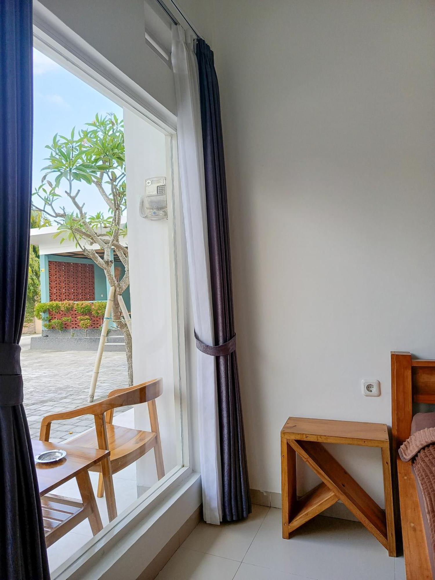 Zavana Rooms & Restaurant Tanjungkarang Exterior foto