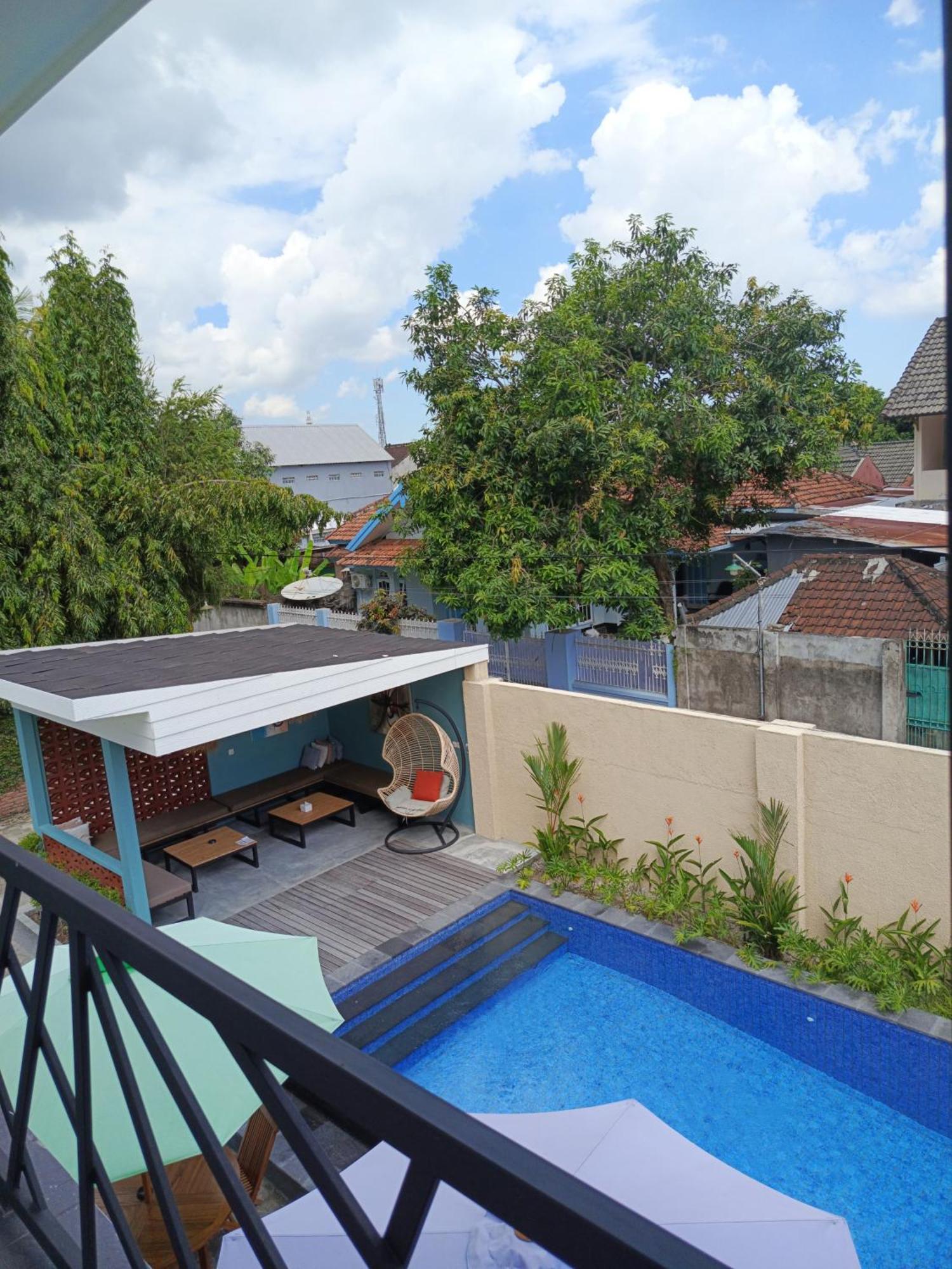 Zavana Rooms & Restaurant Tanjungkarang Exterior foto